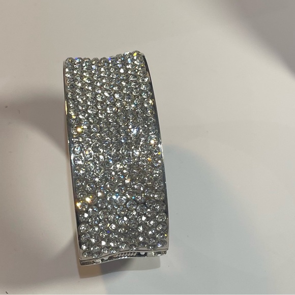 Rhinestone Cuff Hinged Bracelet. - Picture 4 of 6